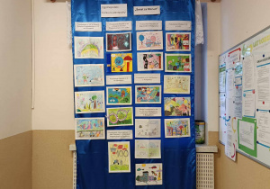 Wystawa nadesłanych prac konkursowych w holu przedszkola