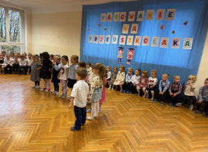 Uroczystość przedszkolna z Rodzicami "Pasowanie na przedszkolaka".