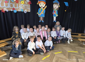 Wizyta "Pszczółek" w Szkole Podstawowej nr 79 na Uroczystości Pasowania na ucznia.