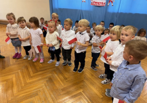 Dzieci z grupy I recytują wiersz o Polsce