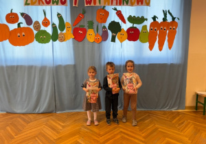 Dzieci z grupy II prezentują się